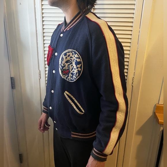70’s blue bomber jacket with patches - Picture 2 of 6